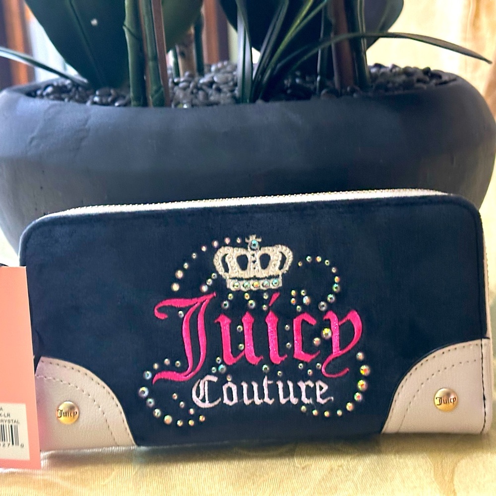 Juicy Couture Dream Juicy LG  Liquorice /Crystal  Wallet  MSRP: $42  NWT